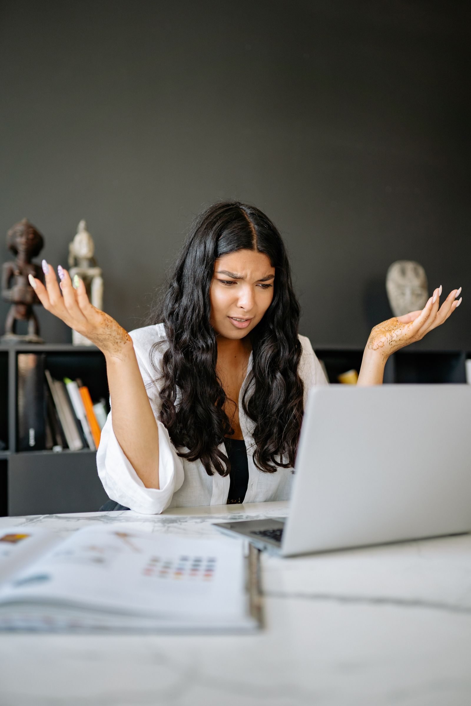 Frustrated employee dealing with computer downtime under a break-fix IT support model